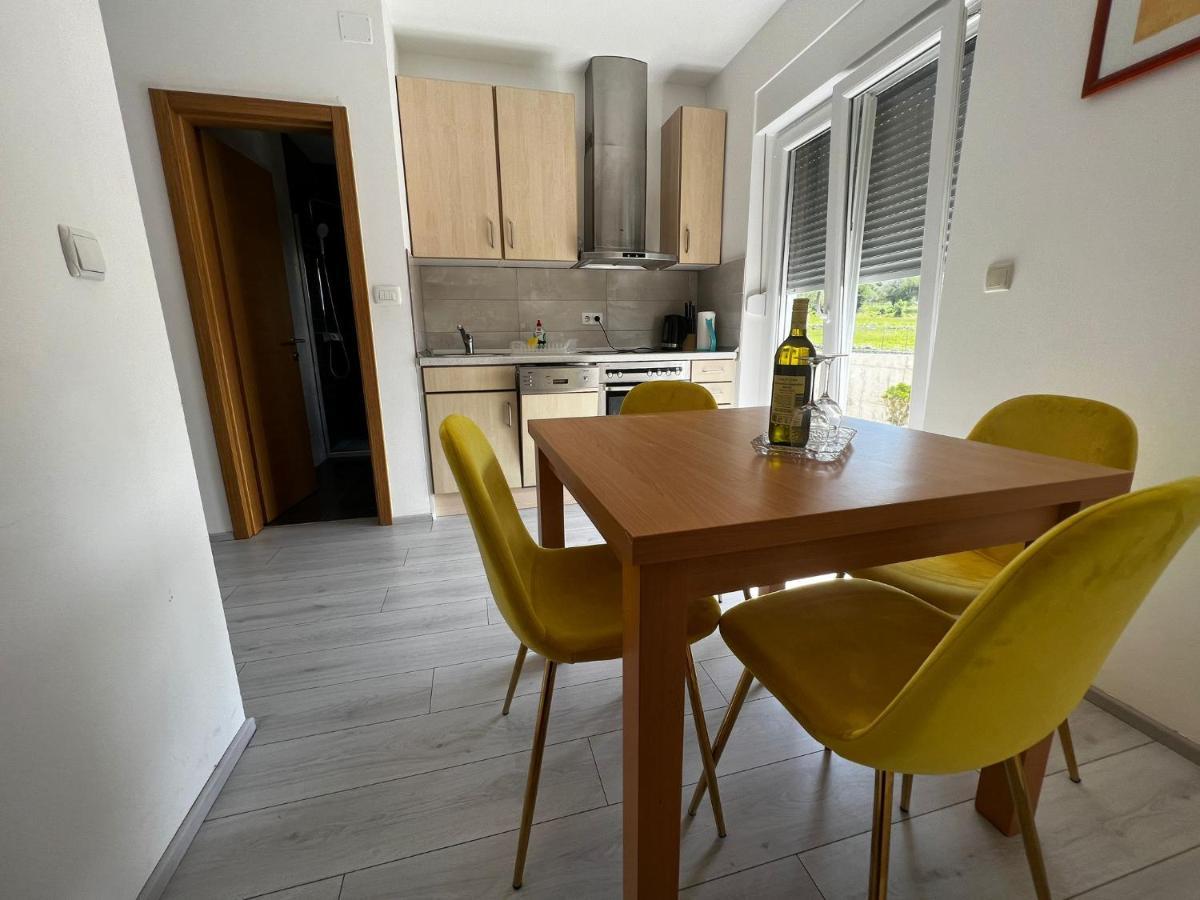 Apartments Petrusic Supetarska Draga Exterior photo