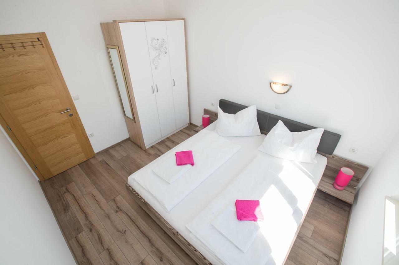 Apartments Petrusic Supetarska Draga Exterior photo